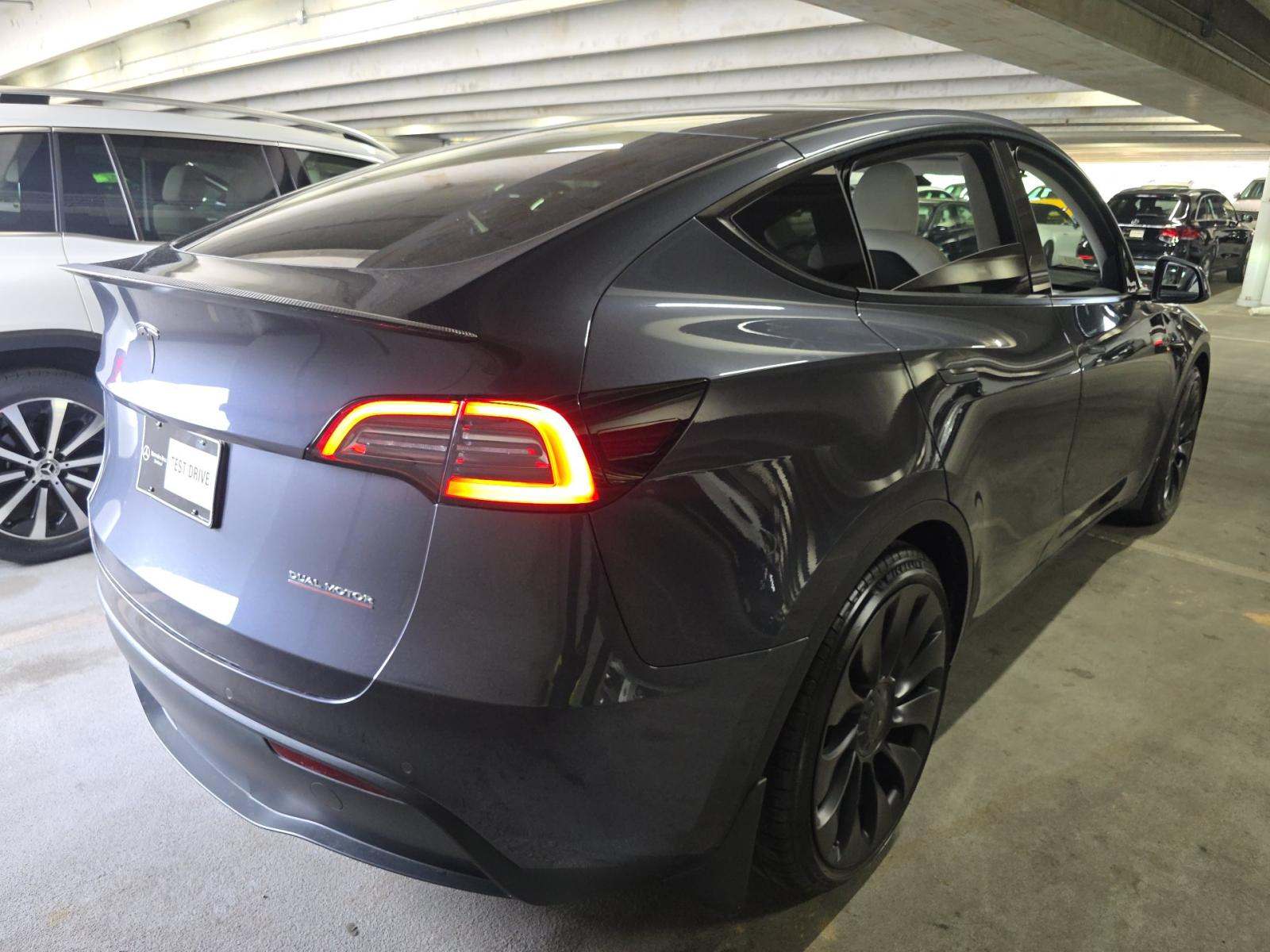 TESLA MODEL Y - 3
