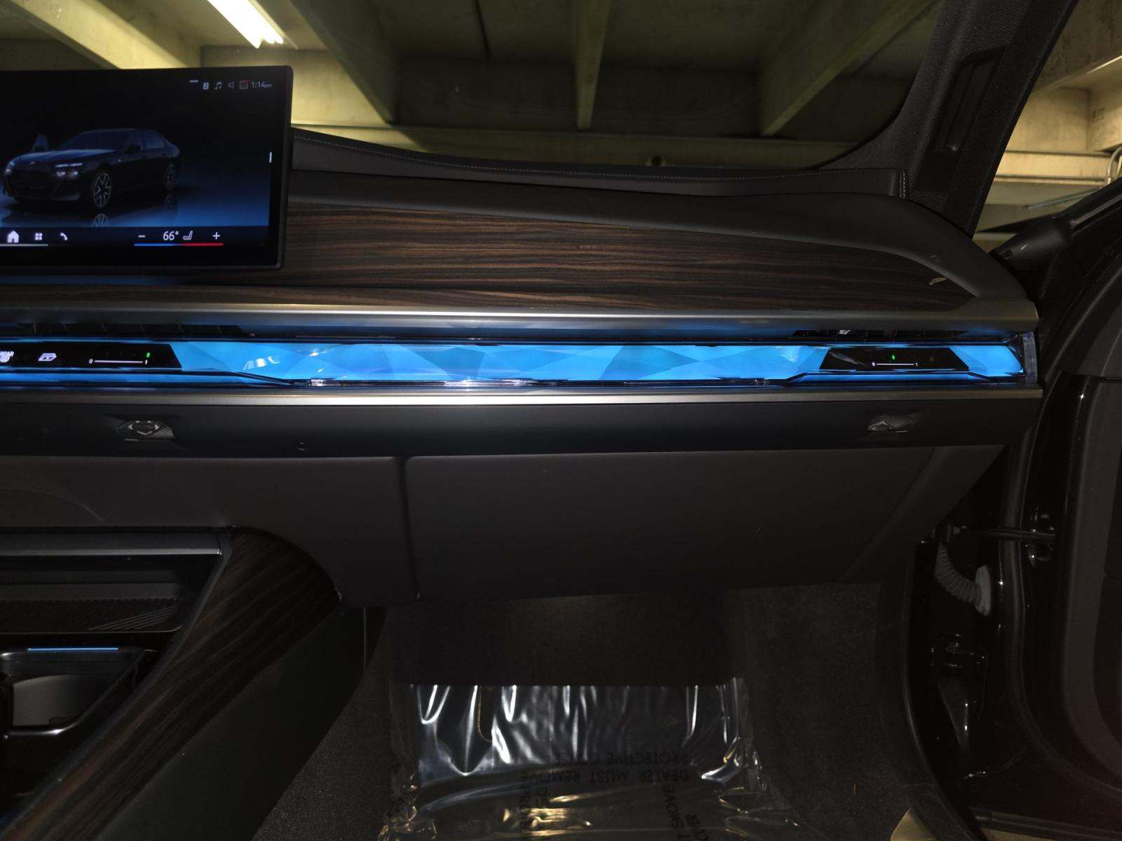 2023 BMW 7 Series 740i RWD