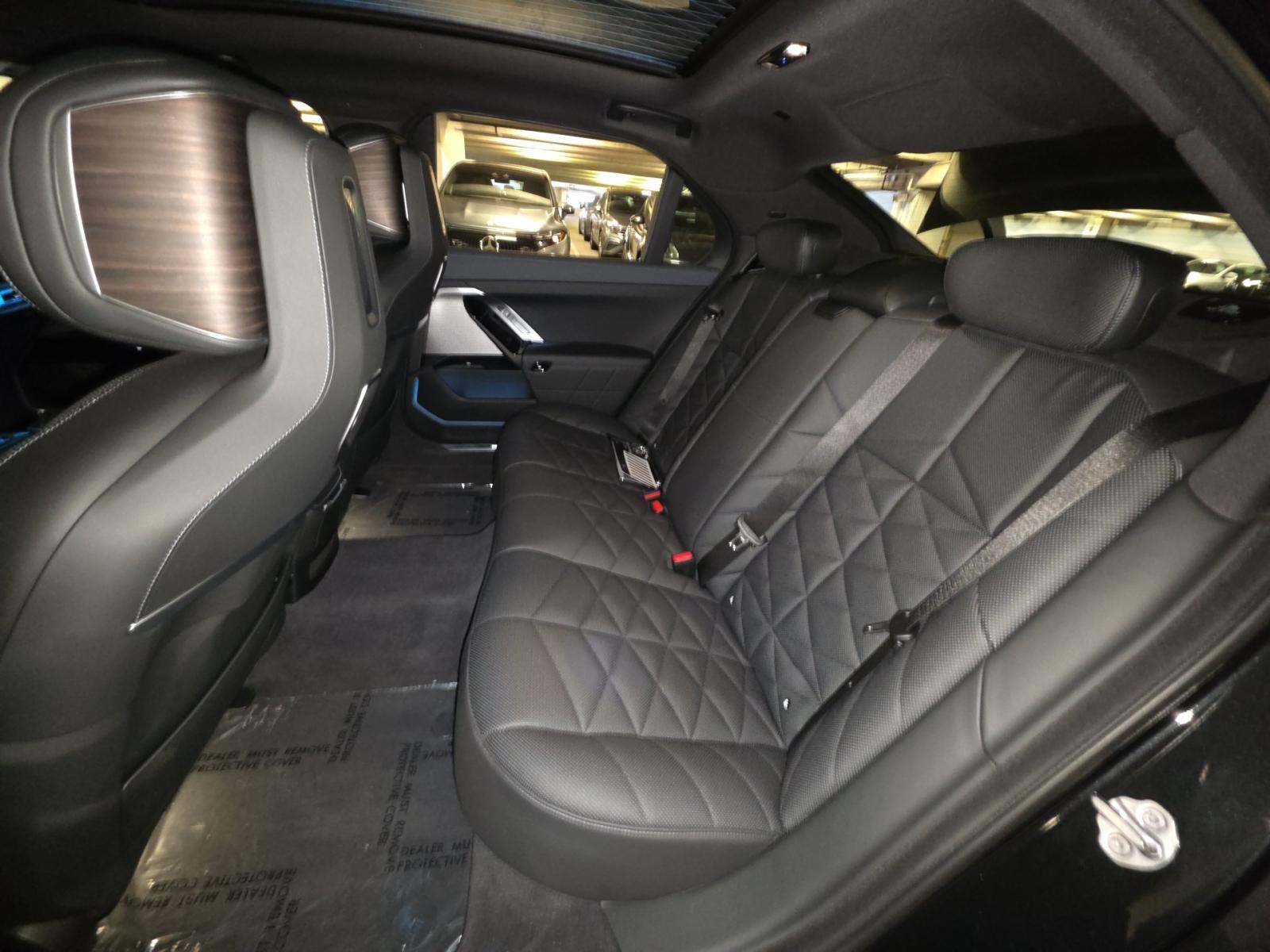 2023 BMW 7 Series 740i RWD