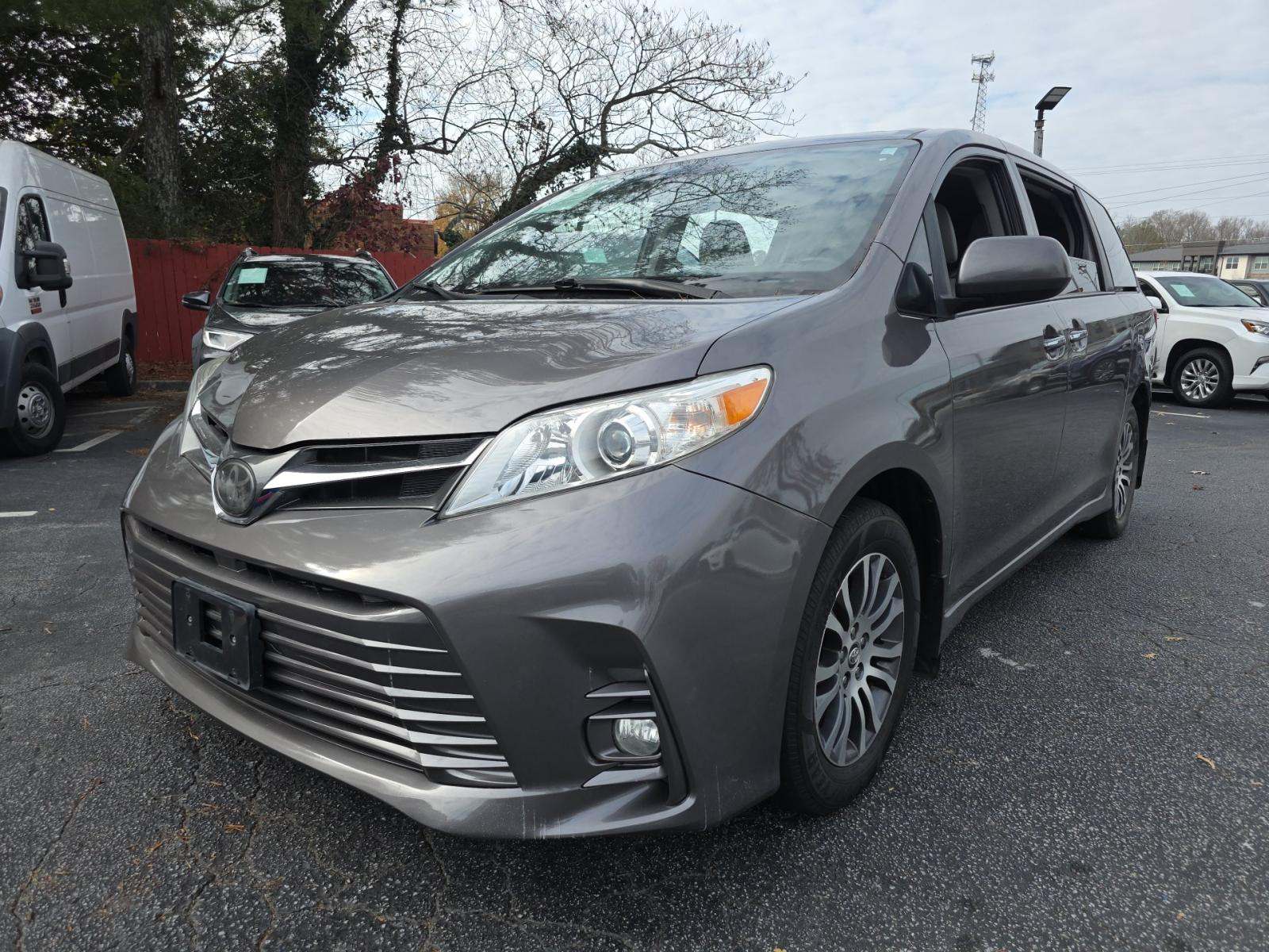 2018 Toyota Sienna XLE FWD