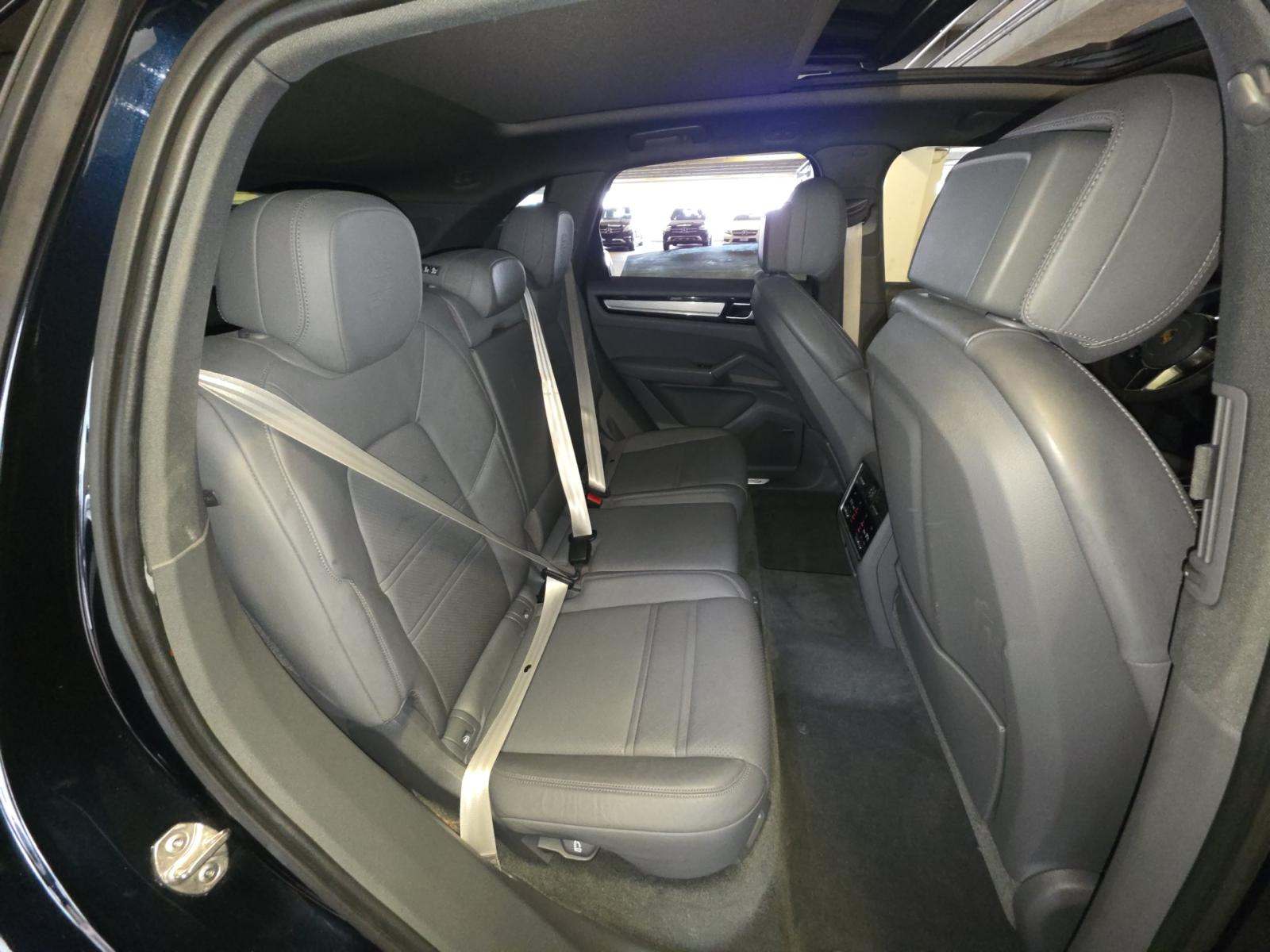 2022 Porsche Cayenne S Platinum Edition AWD