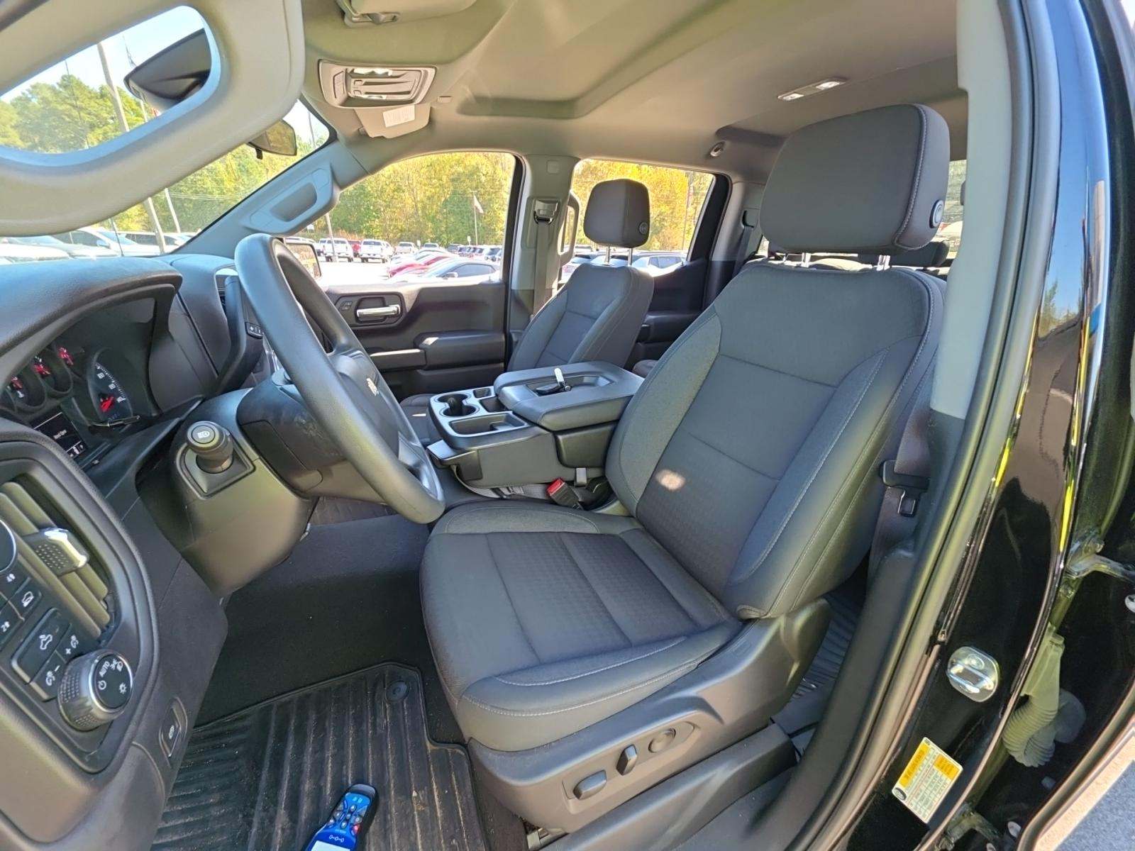 2023 Chevrolet Silverado 1500 Custom AWD