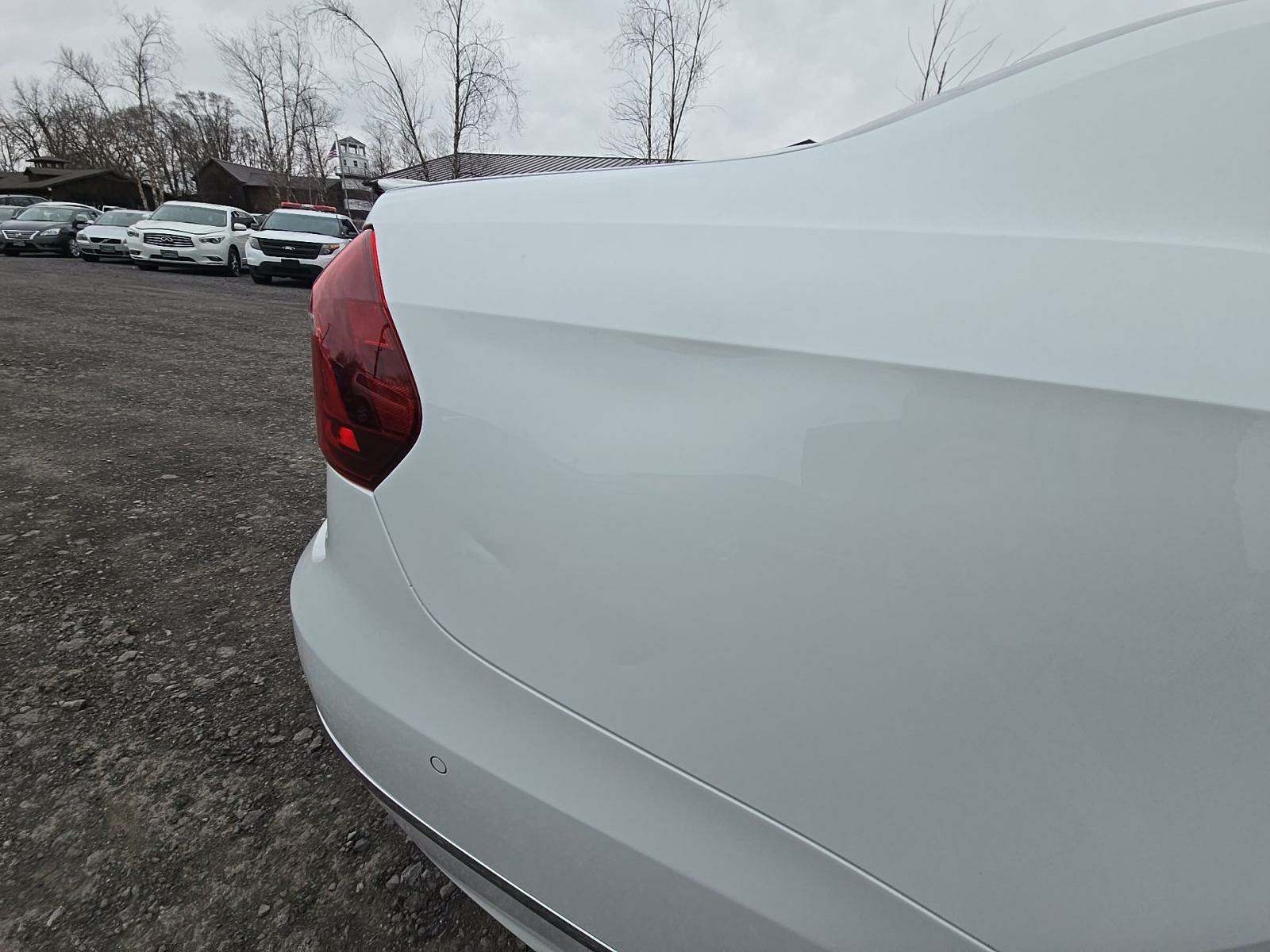 2018 Volkswagen Passat 2.0T SEL Premium FWD