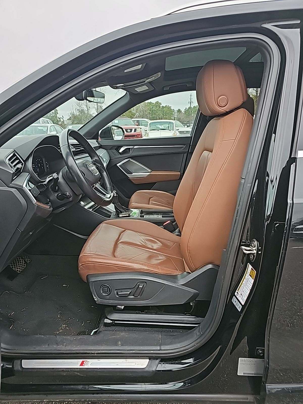 Audi Q3 2.0T S line Premium снимка Audi Q3 2.0T S line Premium