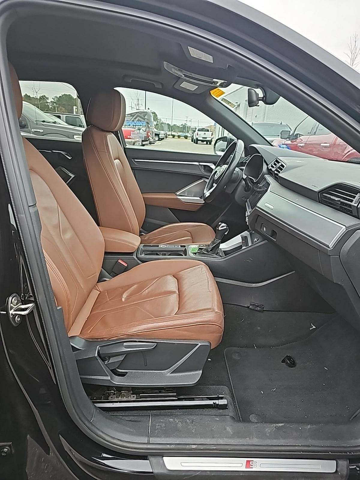 Audi Q3 2.0T S line Premium снимка Audi Q3 2.0T S line Premium