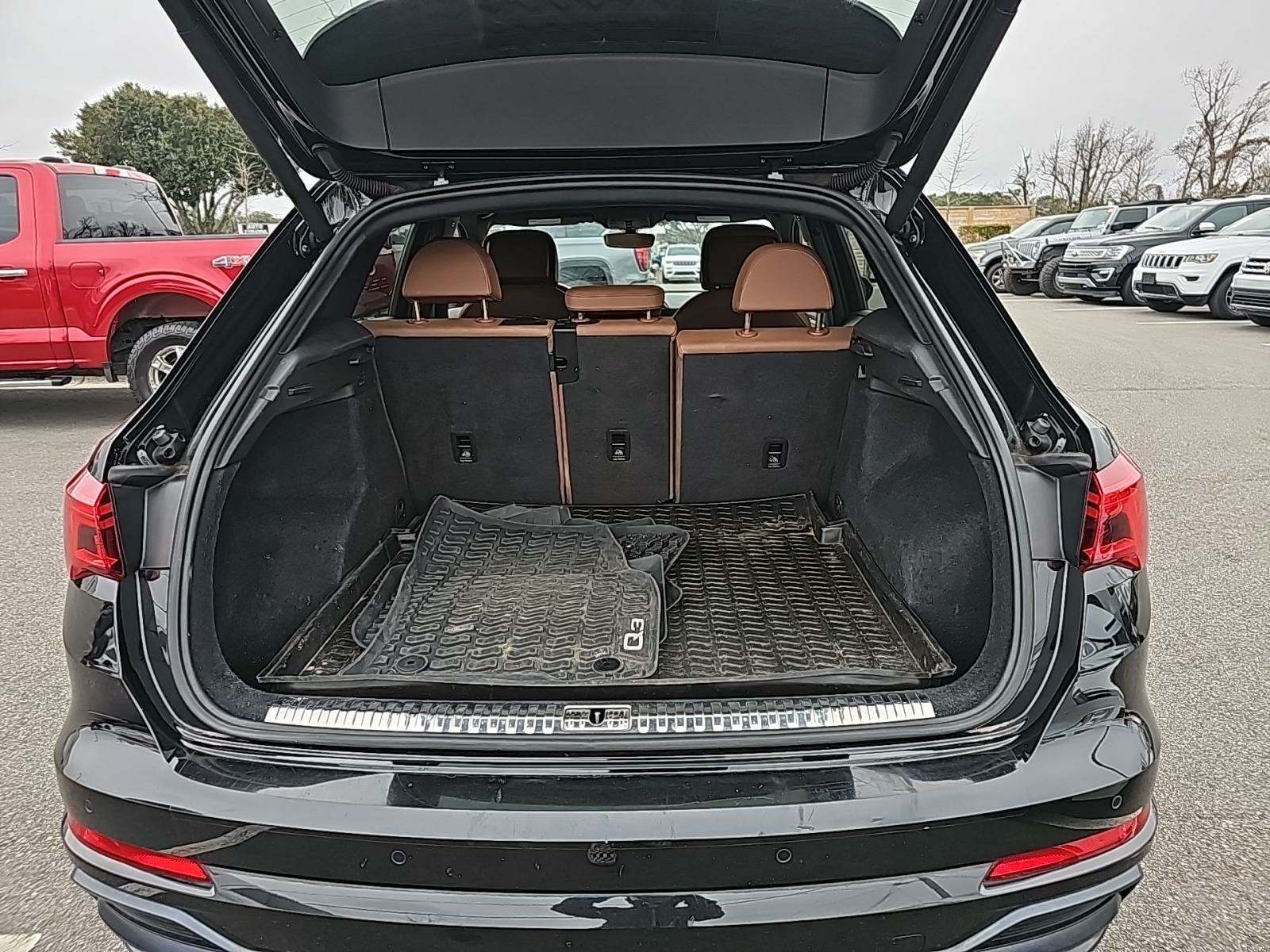 Audi Q3 2.0T S line Premium снимка Audi Q3 2.0T S line Premium