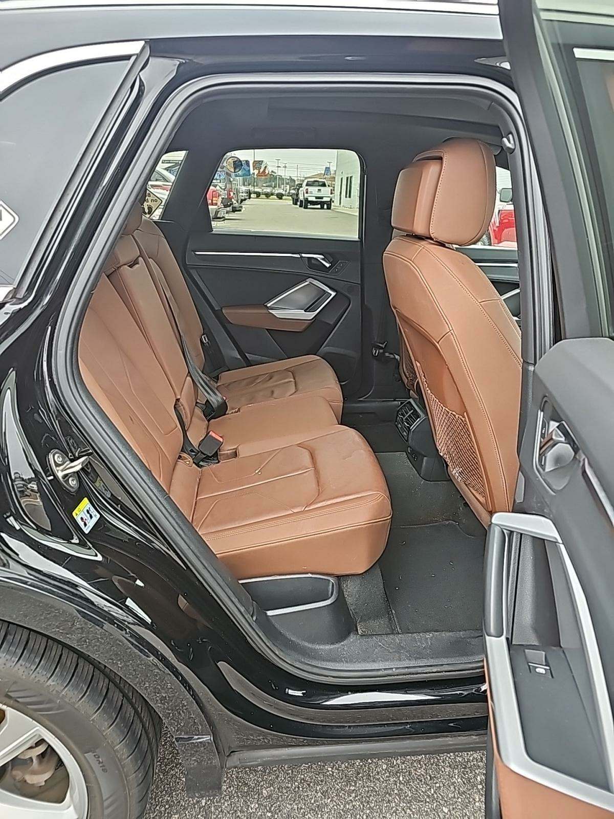 Audi Q3 2.0T S line Premium снимка Audi Q3 2.0T S line Premium