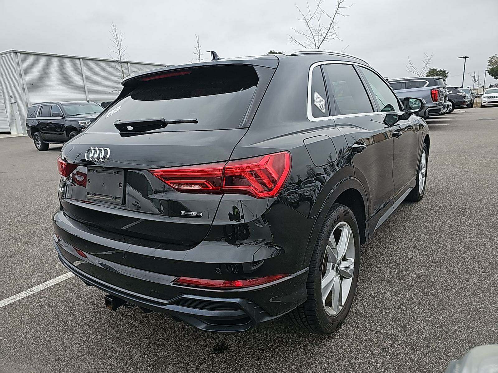 Audi Q3 2.0T S line Premium снимка Audi Q3 2.0T S line Premium