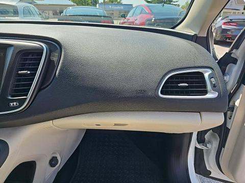 2017 Chrysler 200 Limited Platinum FWD