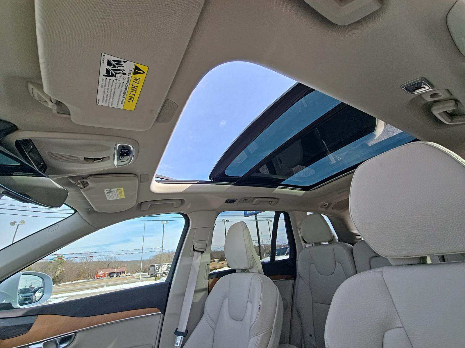 2022 Volvo XC90 T6 Momentum AWD