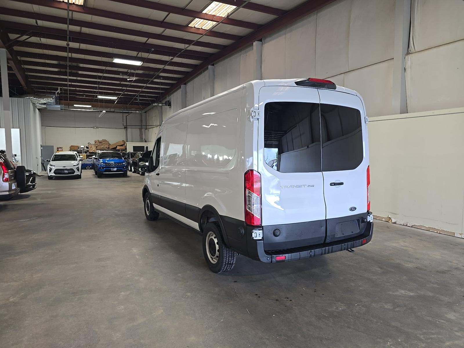 FORD TRANSIT 250 - 2