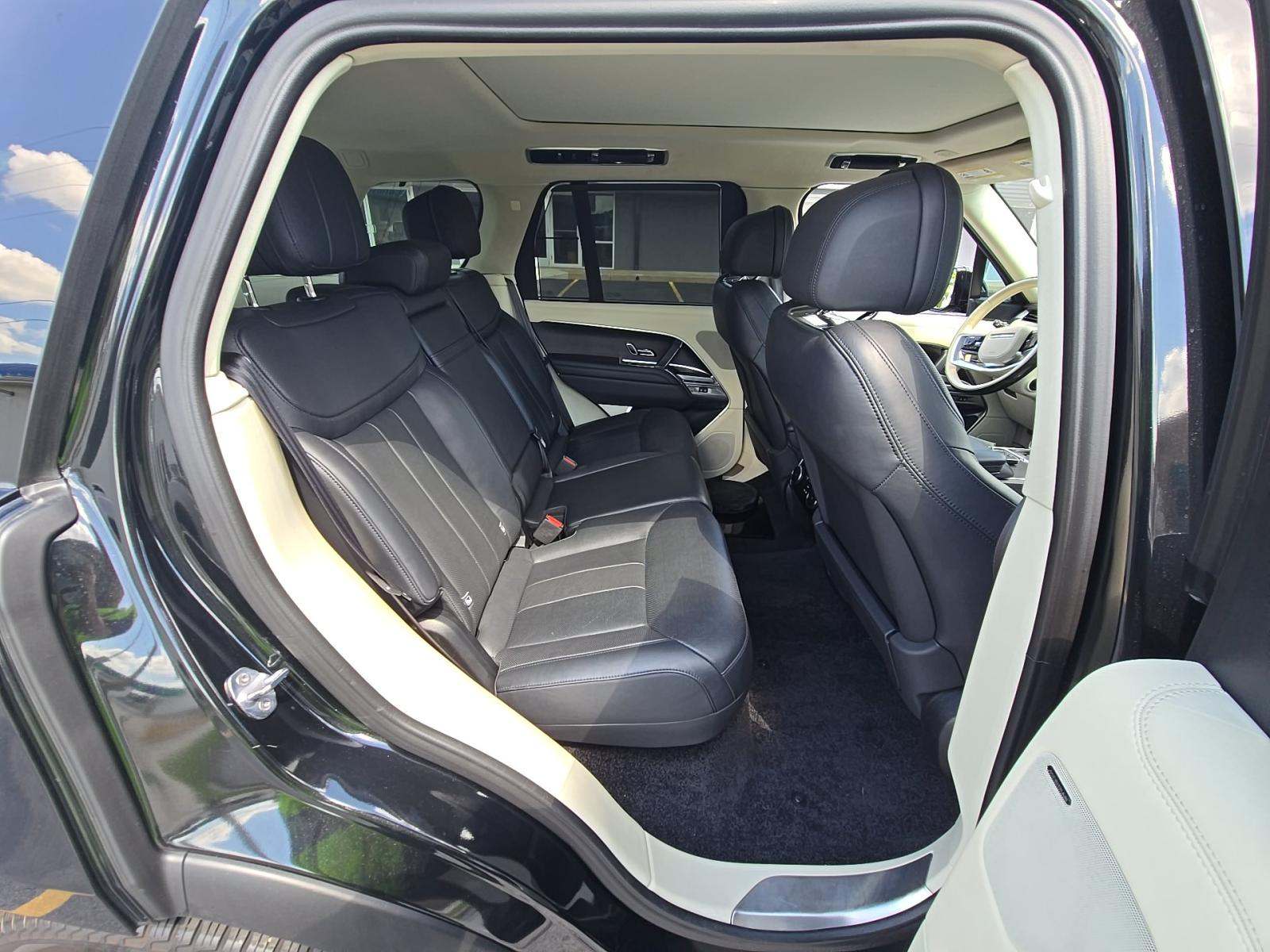 2023 Land Rover Range Rover SE AWD