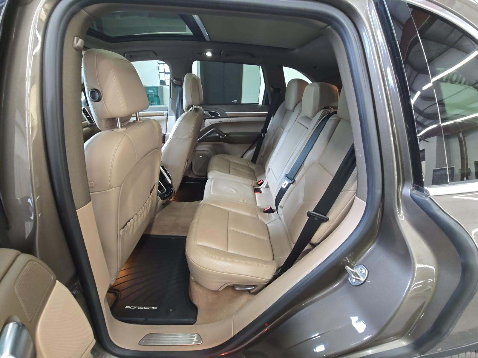 PORSCHE CAYENNE - 9
