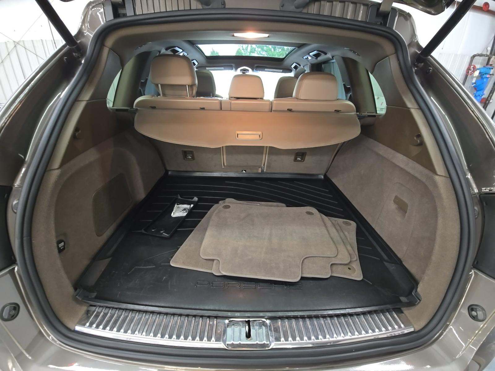 PORSCHE CAYENNE - 10