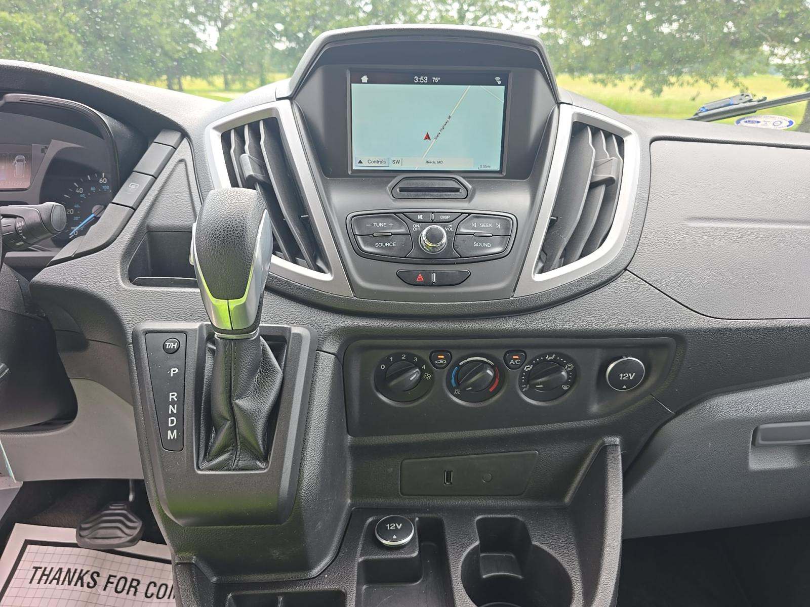 FORD TRANSIT 150 - 6