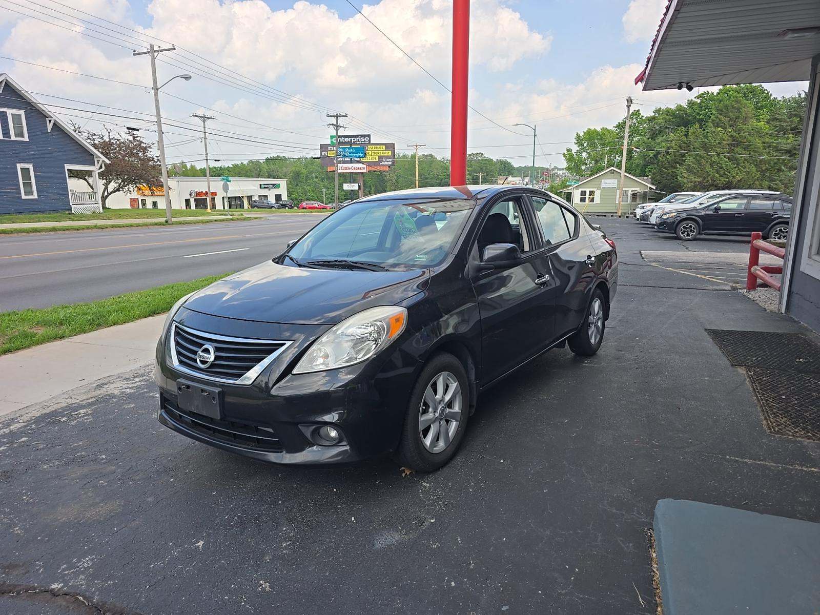 NISSAN VERSA - 1