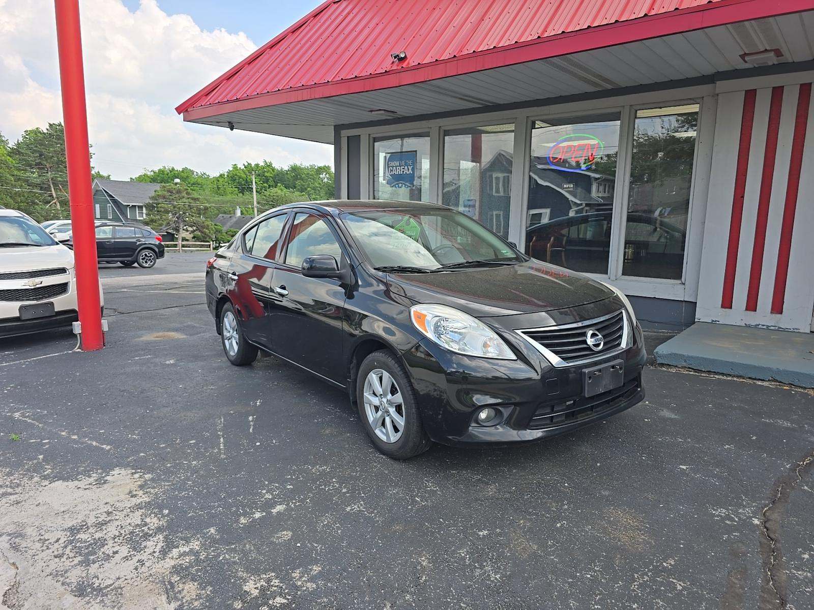 NISSAN VERSA - 4