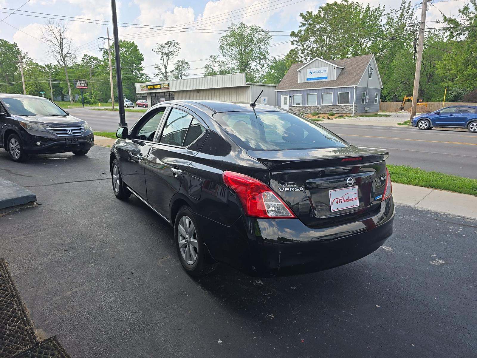 NISSAN VERSA - 2