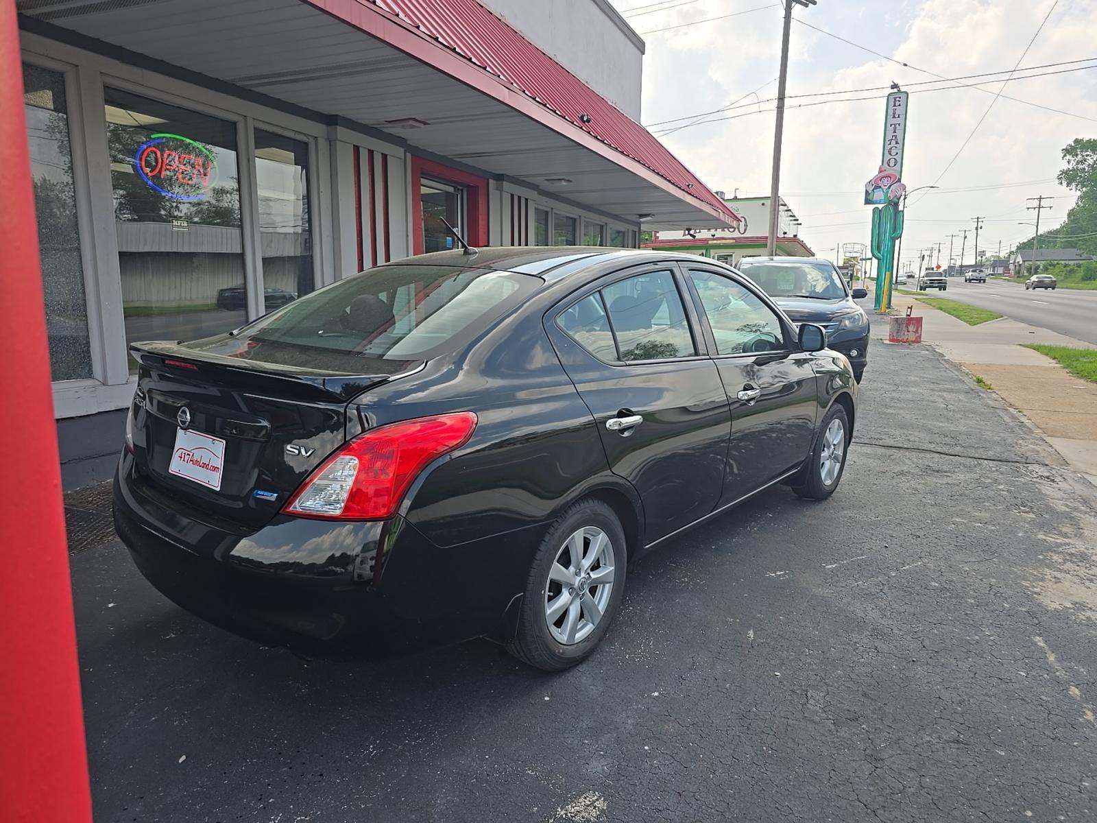 NISSAN VERSA - 3