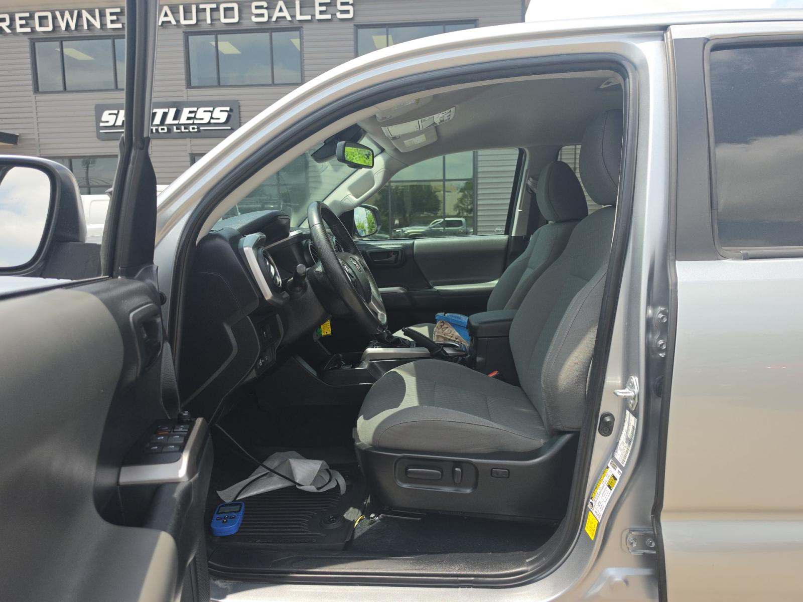 2022 Toyota Tacoma SR5 RWD