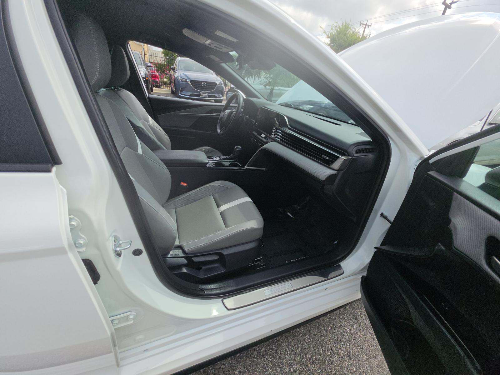 2025 Toyota Camry SE FWD