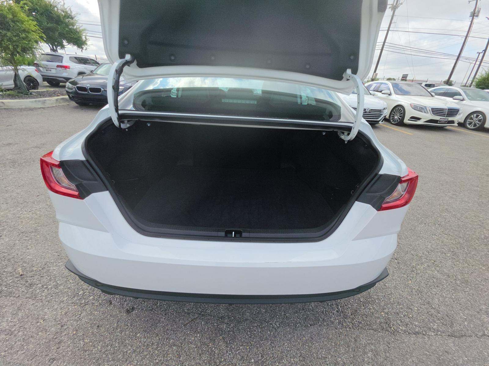 2025 Toyota Camry SE FWD
