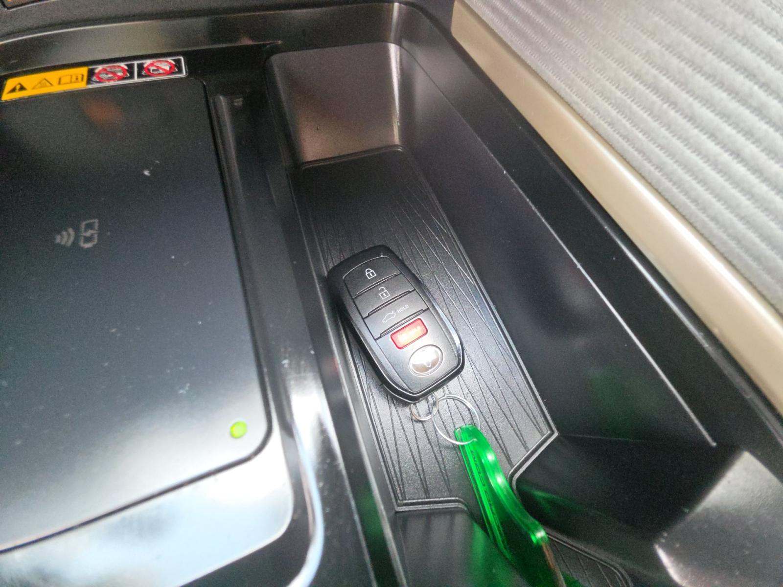 2025 Toyota Camry SE FWD