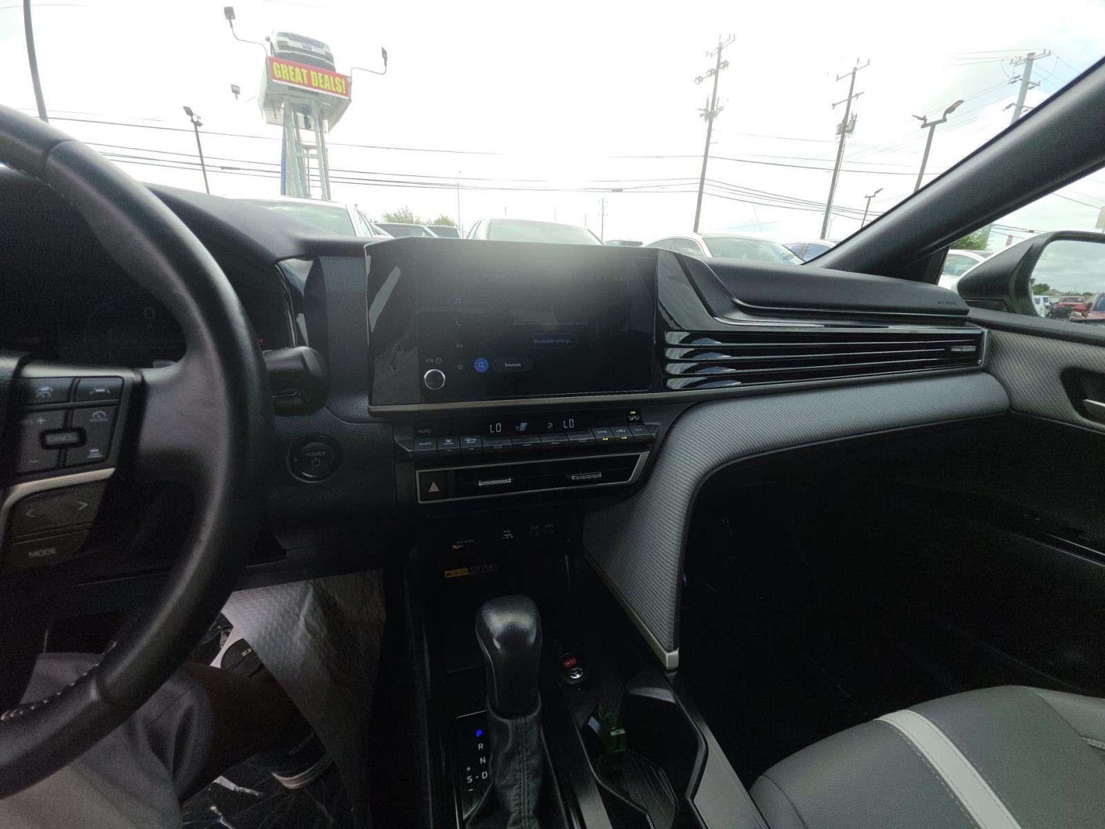 2025 Toyota Camry SE FWD