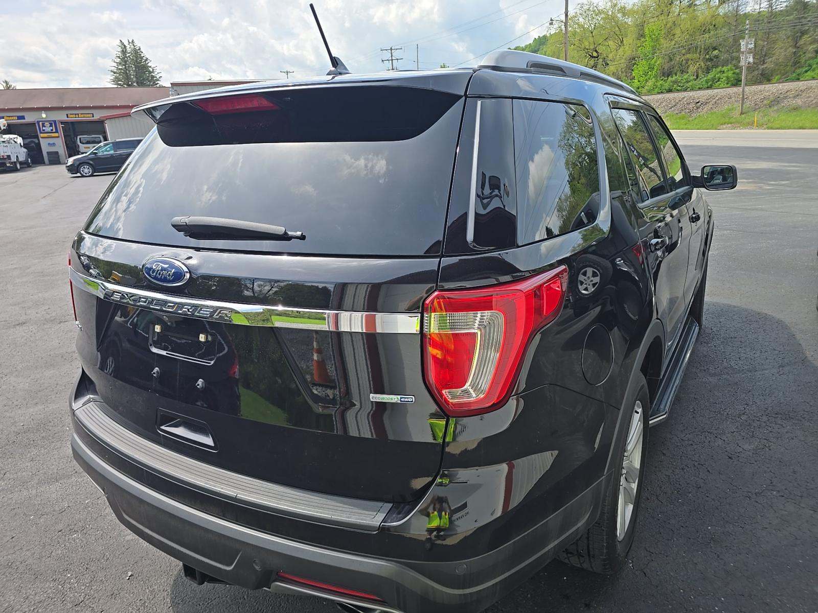 FORD EXPLORER - 3