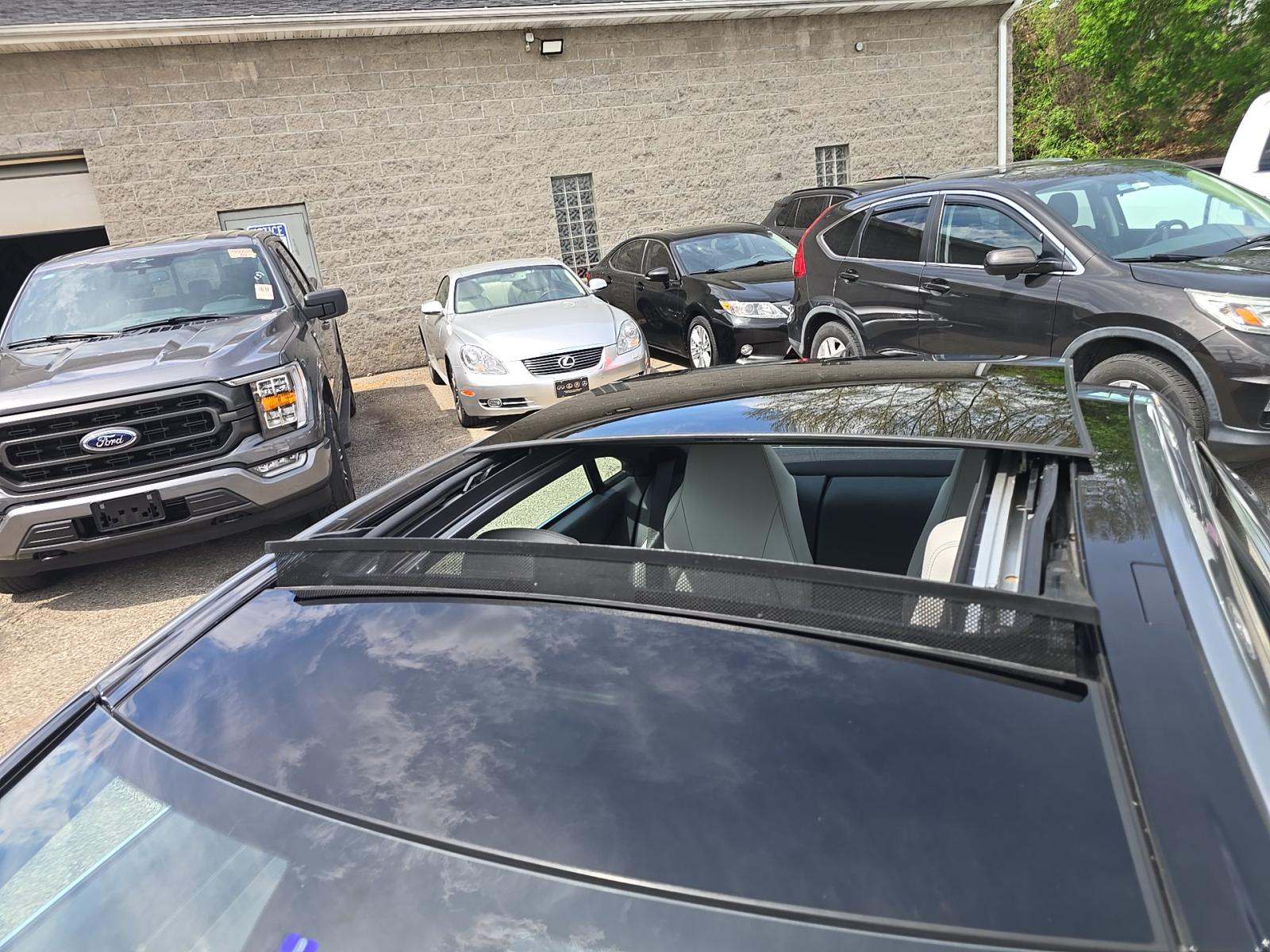 MERCEDES-BENZ E-CLASS - 8