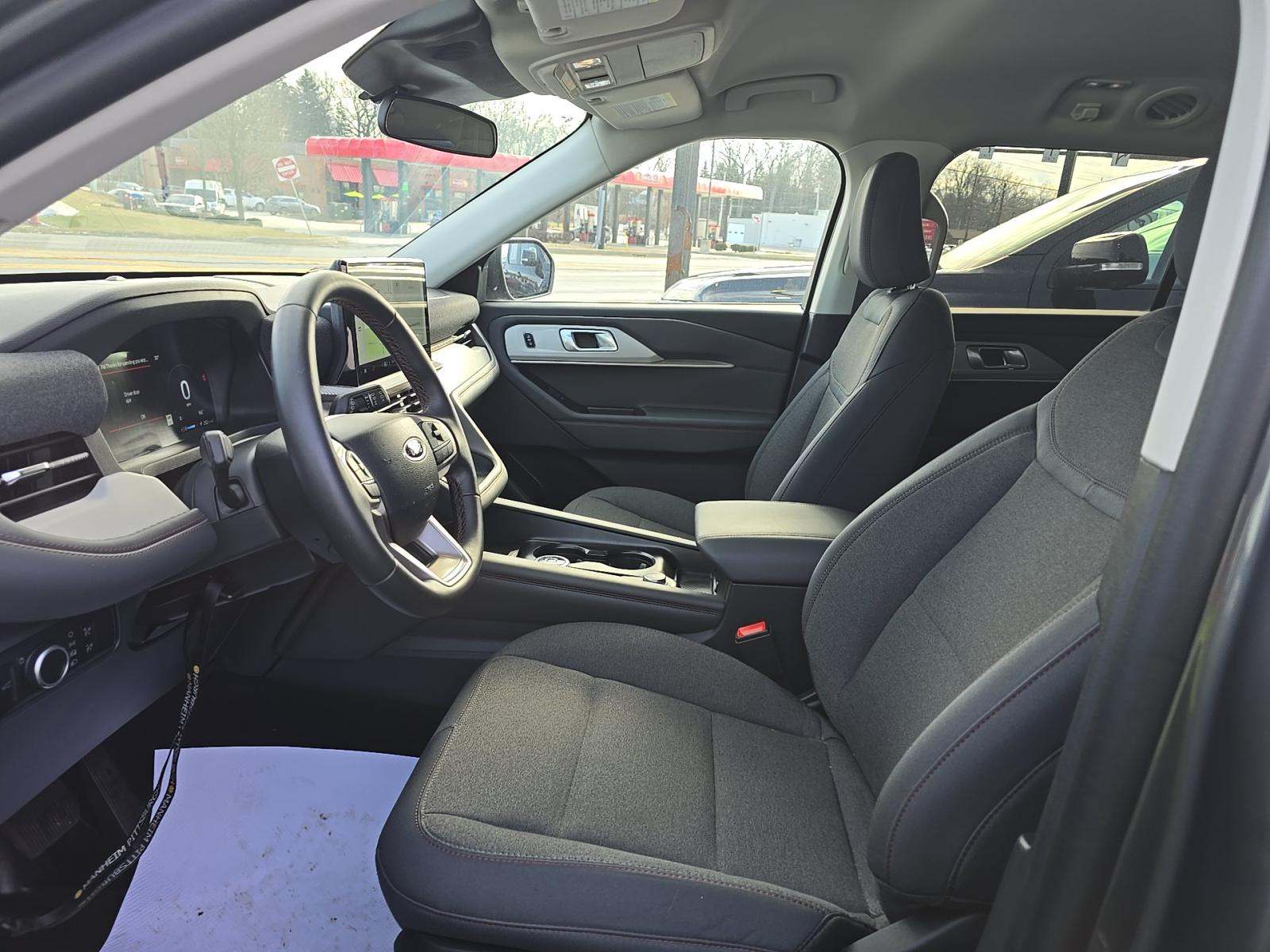 2025 Ford Explorer Active AWD