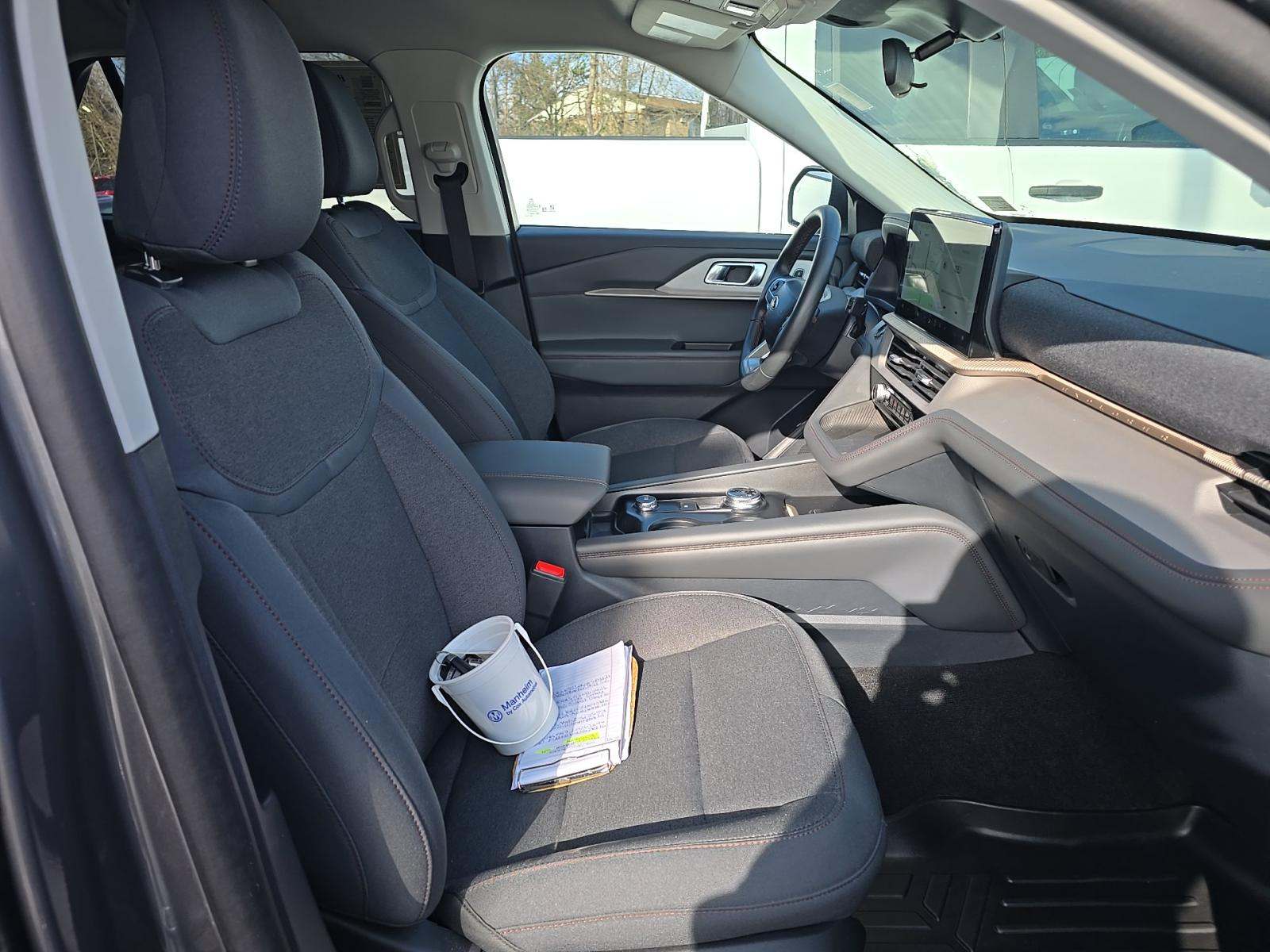 2025 Ford Explorer Active AWD