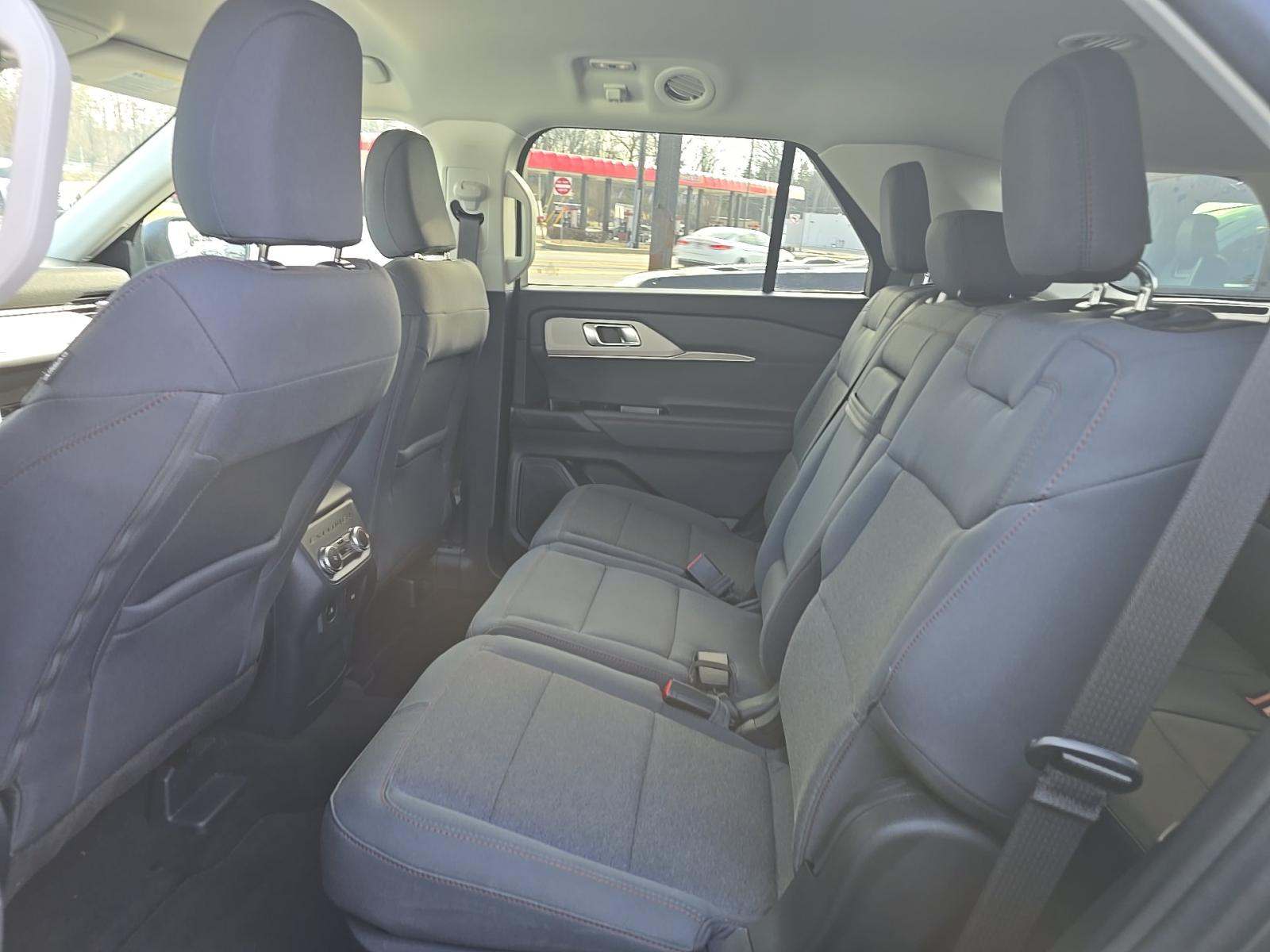 2025 Ford Explorer Active AWD