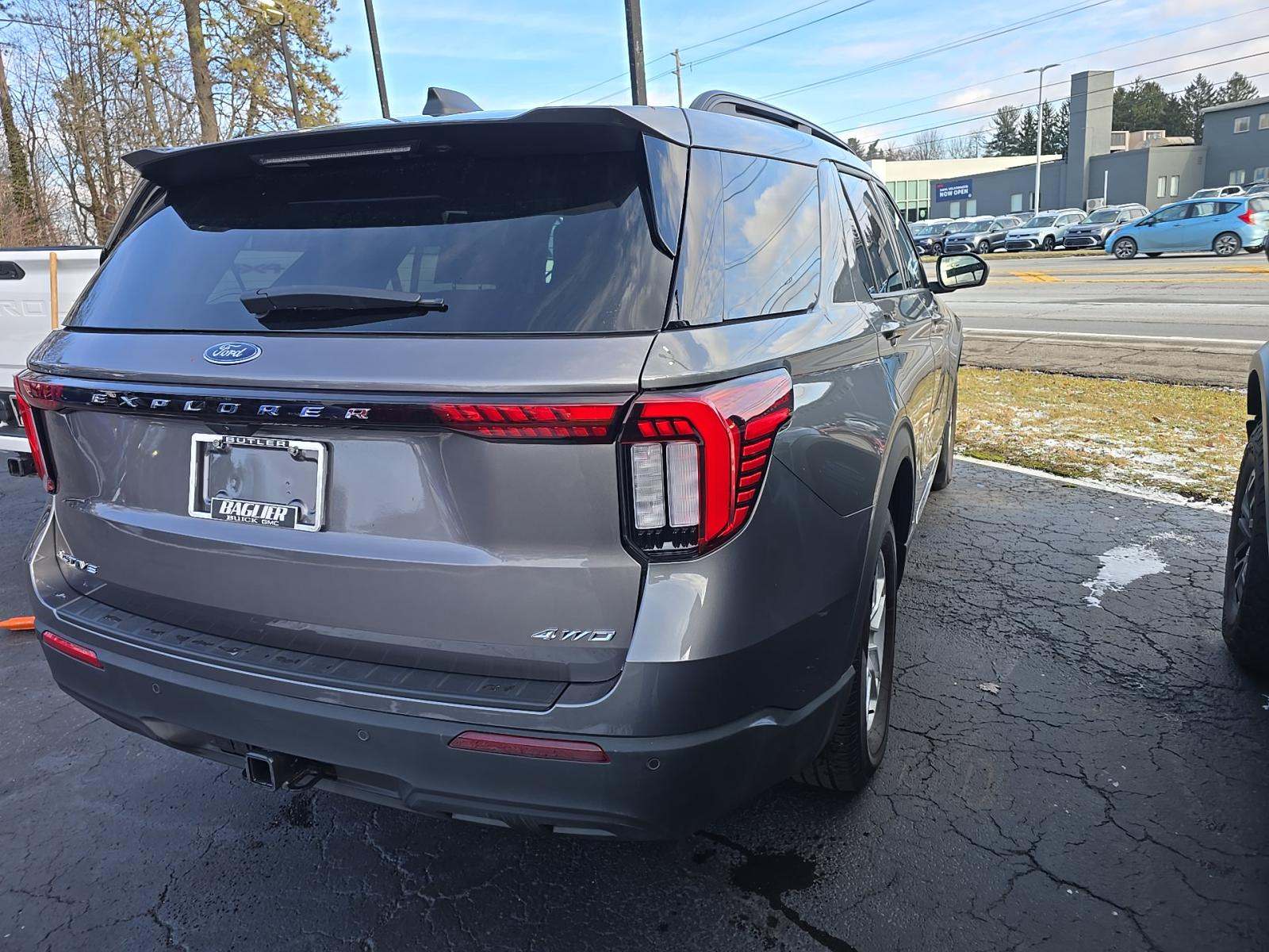 2025 Ford Explorer Active AWD