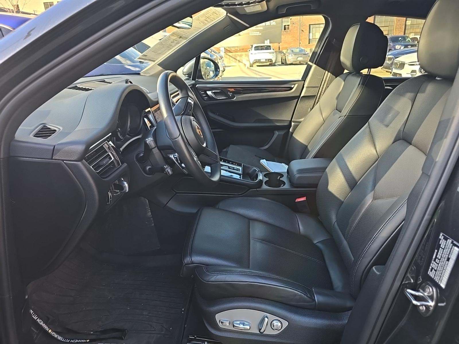 2025 Porsche Macan Base AWD