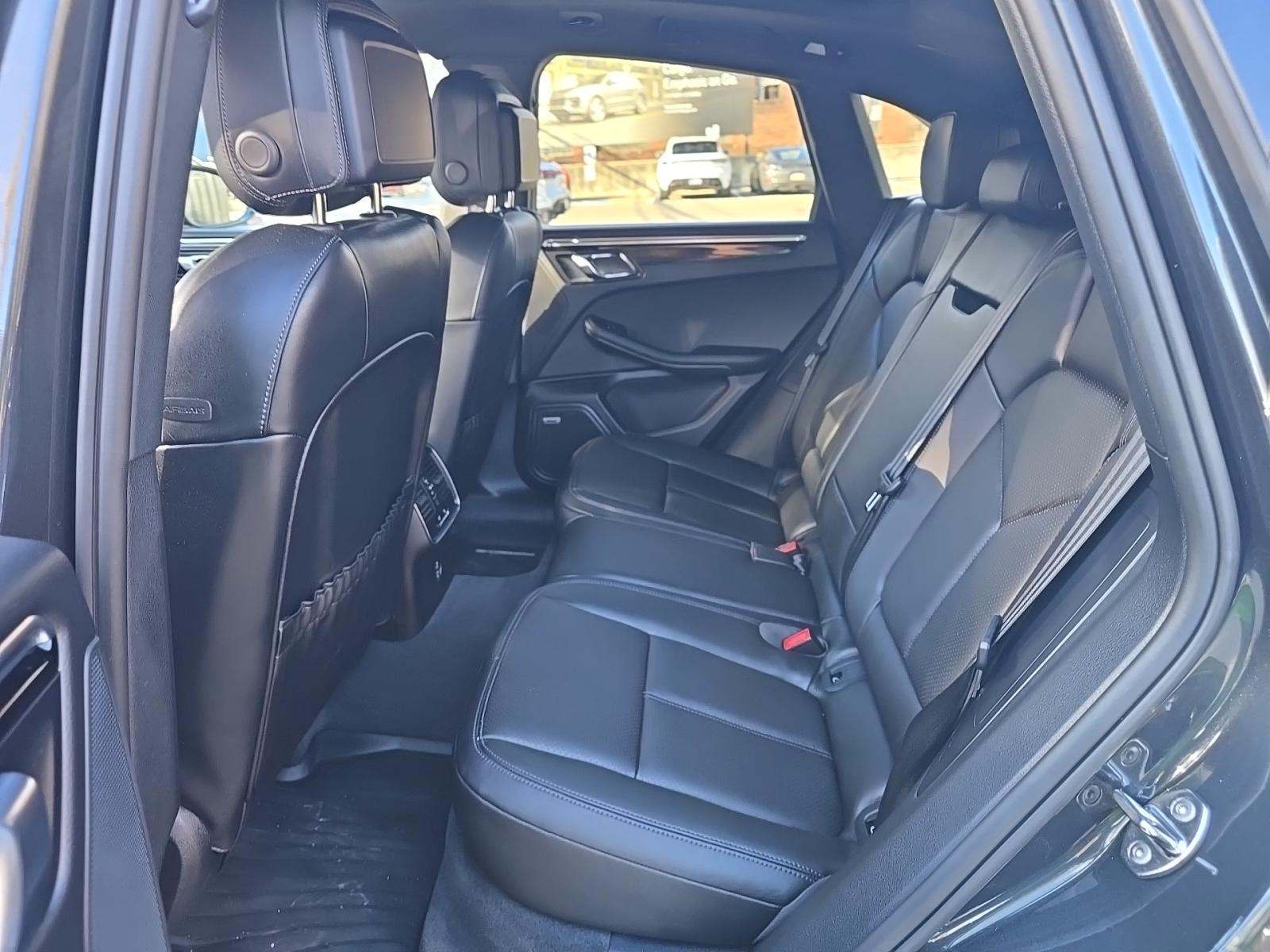 2025 Porsche Macan Base AWD