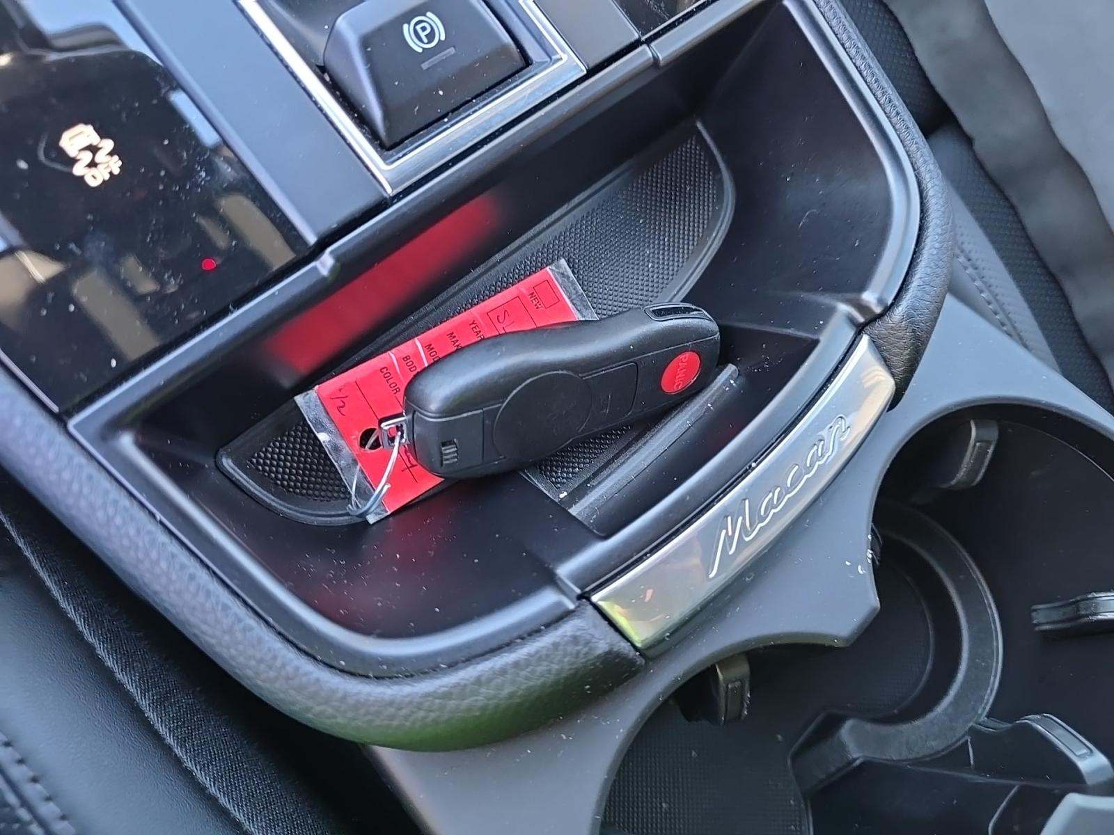 2025 Porsche Macan Base AWD