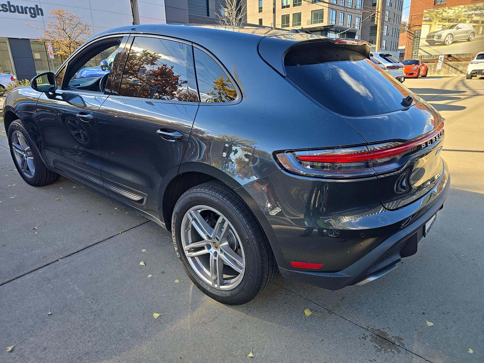 2025 Porsche Macan Base AWD
