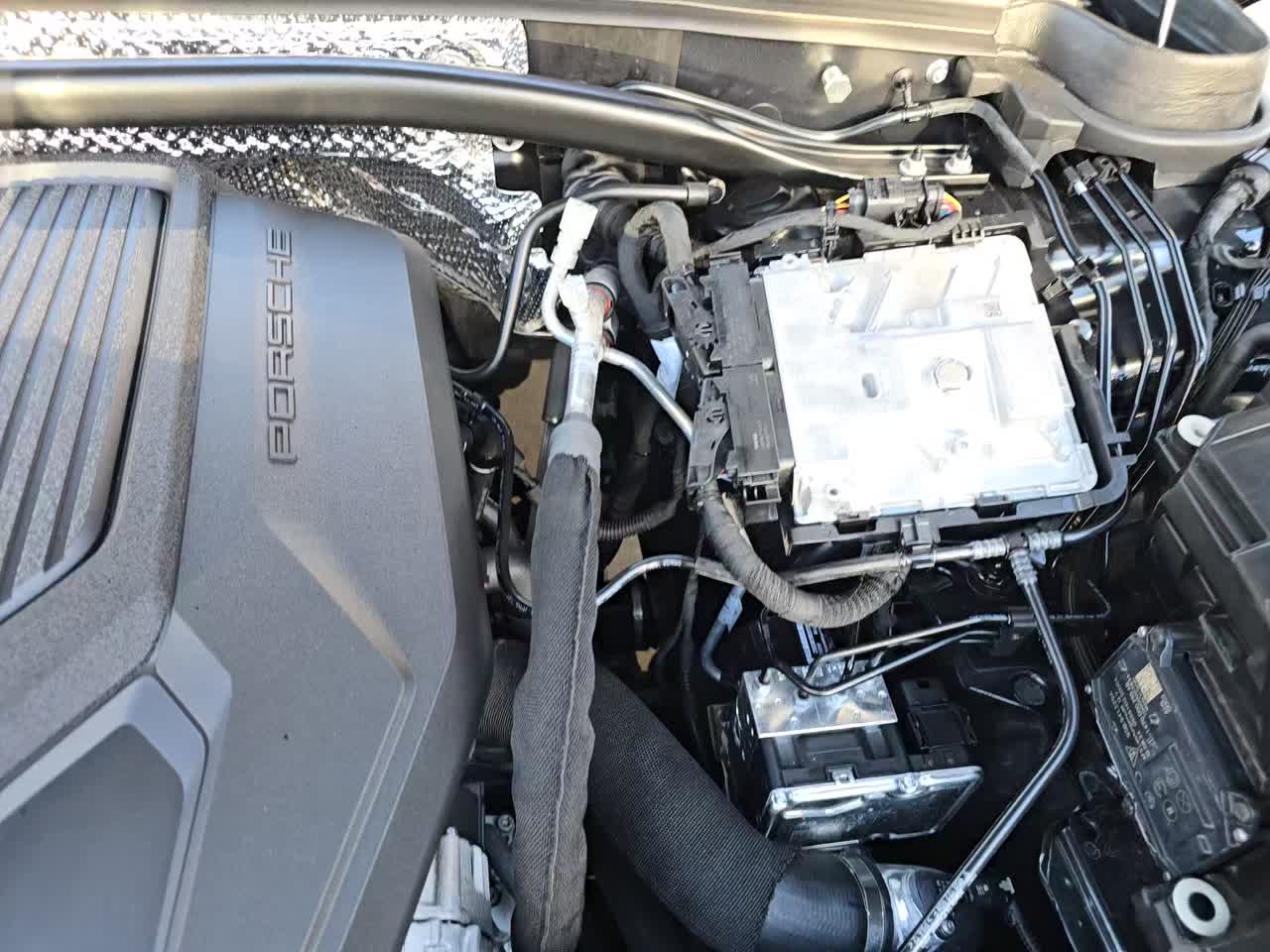 2025 Porsche Macan Base AWD