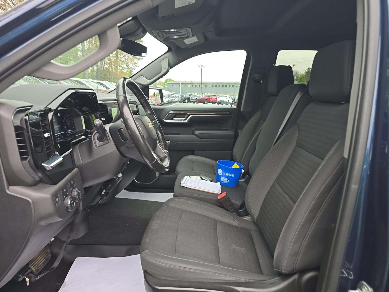 2022 Chevrolet Silverado 1500 LT AWD