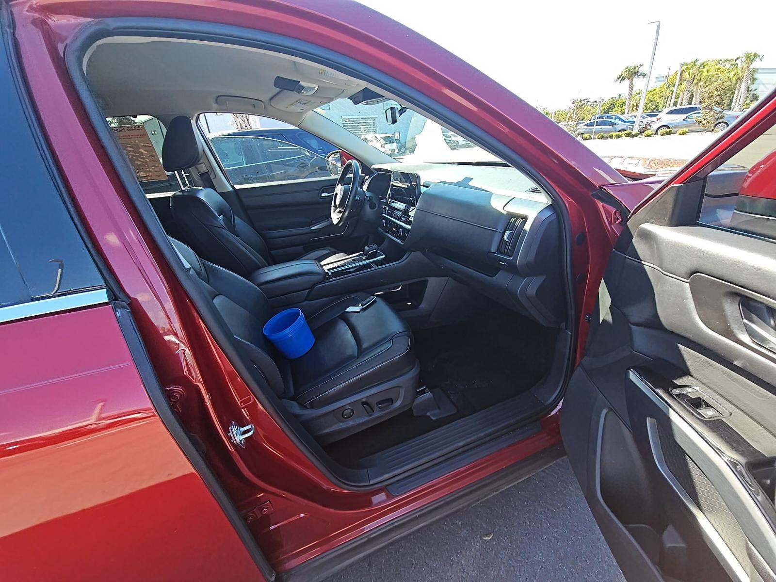 2023 Nissan Pathfinder SL FWD