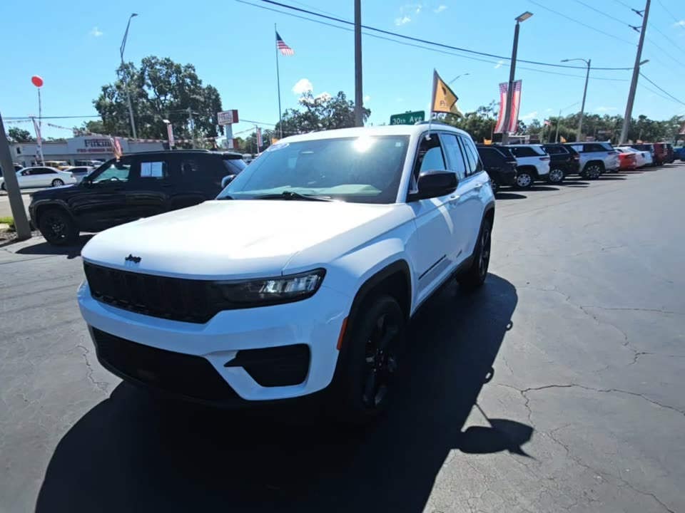 2023 Jeep Grand Cherokee Altitude AWD