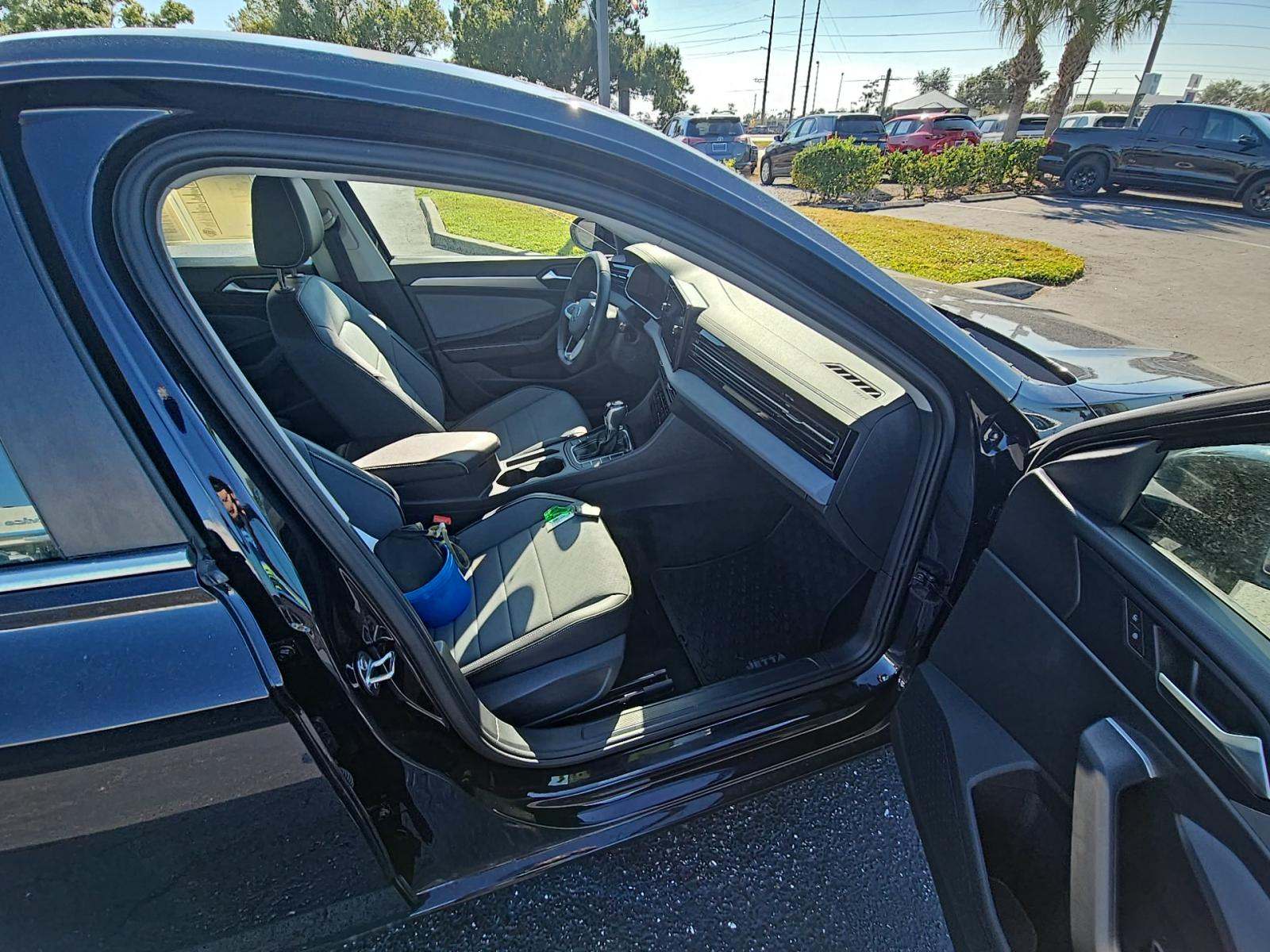 2025 Volkswagen Jetta 1.5T SE FWD