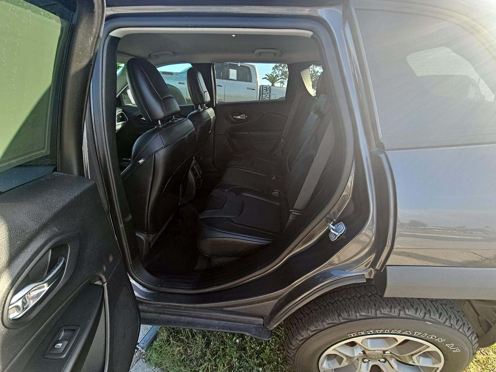 2022 Jeep Cherokee Trailhawk AWD