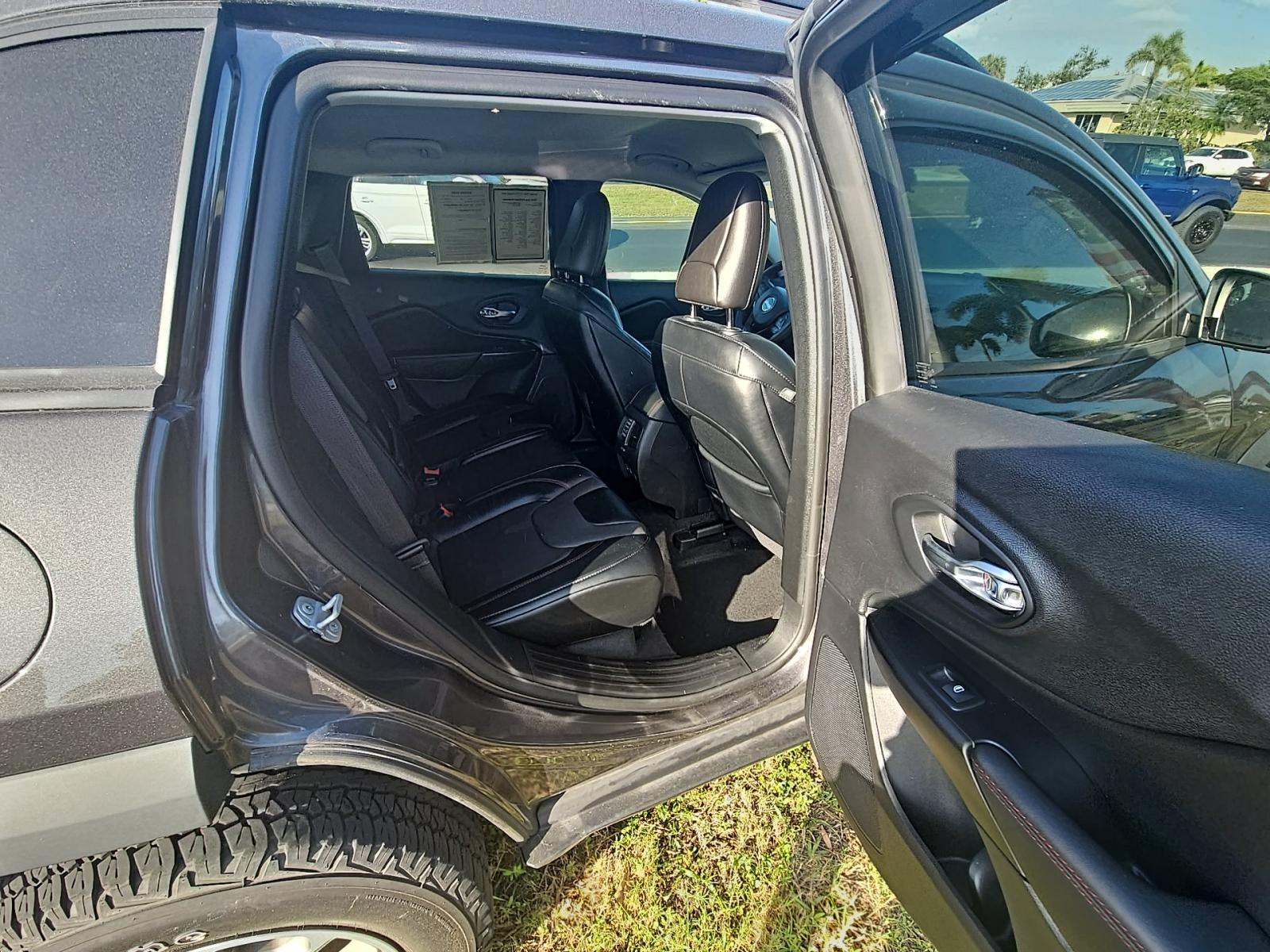 2022 Jeep Cherokee Trailhawk AWD