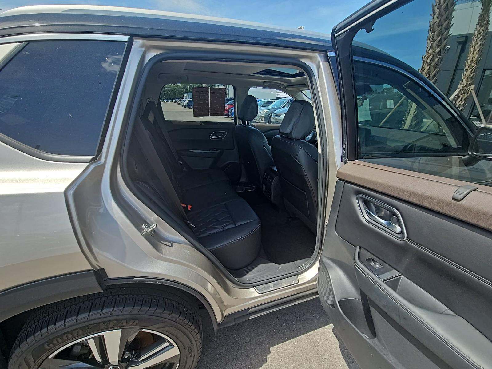 2022 Nissan Rogue Platinum FWD