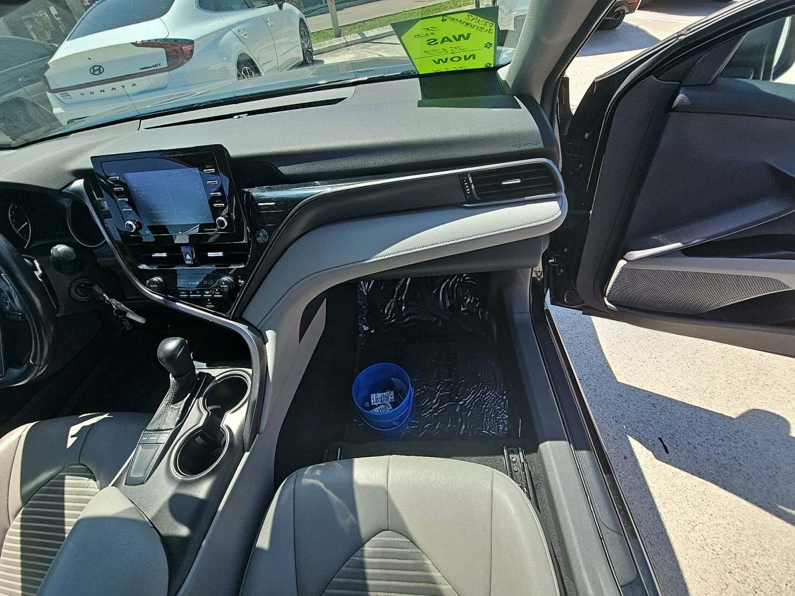 2022 Toyota Camry SE FWD