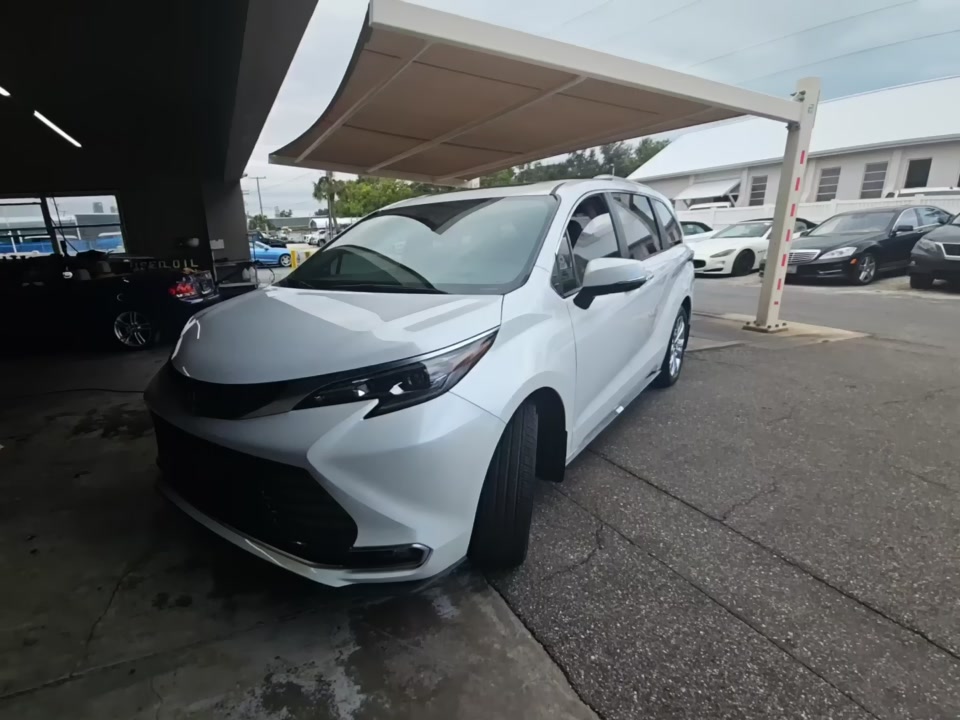 2024 Toyota Sienna Platinum FWD