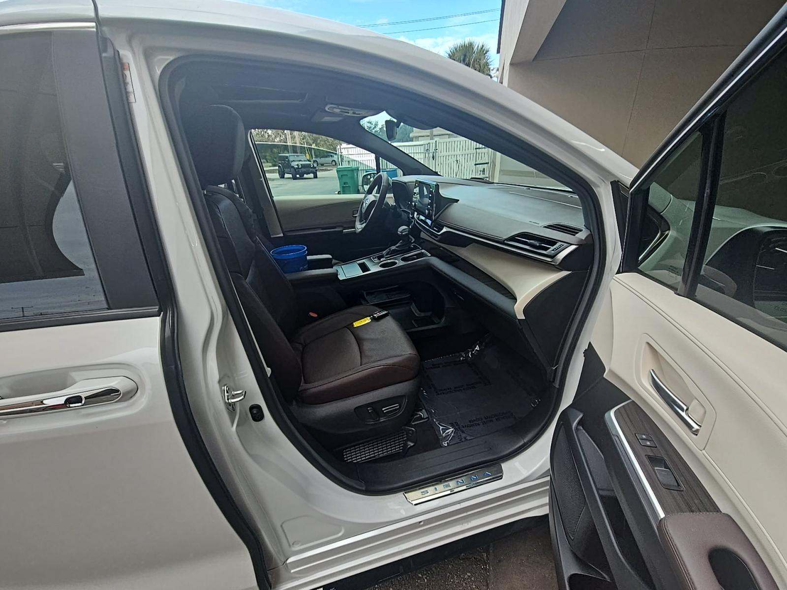2024 Toyota Sienna Platinum FWD