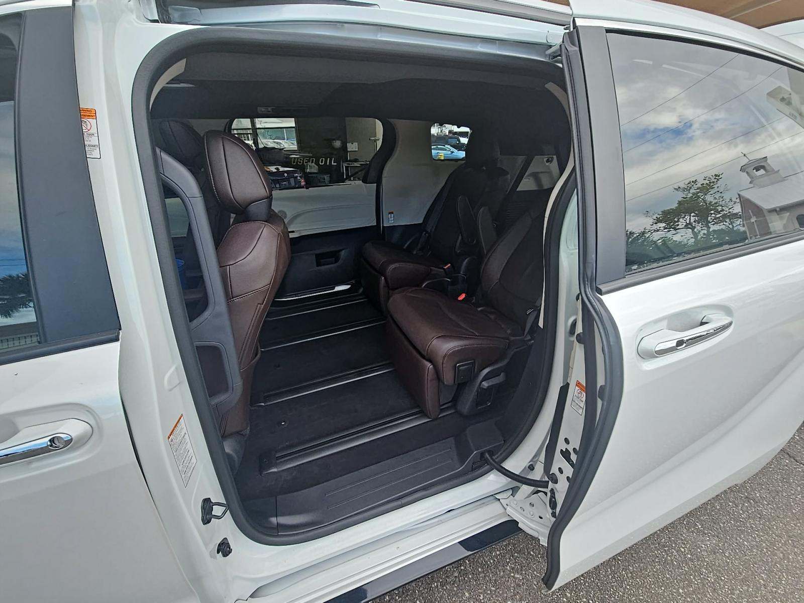 2024 Toyota Sienna Platinum FWD